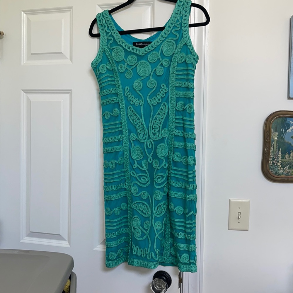T & W designs size medium green detailed lace dres